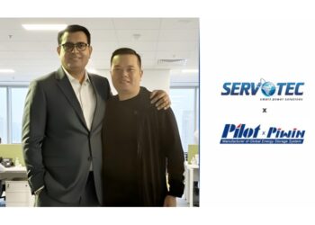 Mr. Raman Bhatia with Jerry Nie Sino Zhuhai Piwin New Energy Co., Ltd