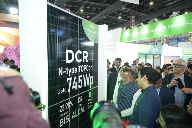 Shri Heeralal Nagar, Hon'ble Minister of State (Independent Charge), Energy Department, Government of Rajasthan along with Vineet Mittal, Chairman, Avaada Group unveiled Avaada's 745 Wp DCR N-Type TOP